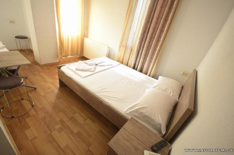Dream Hotel Batoumi Extérieur photo
