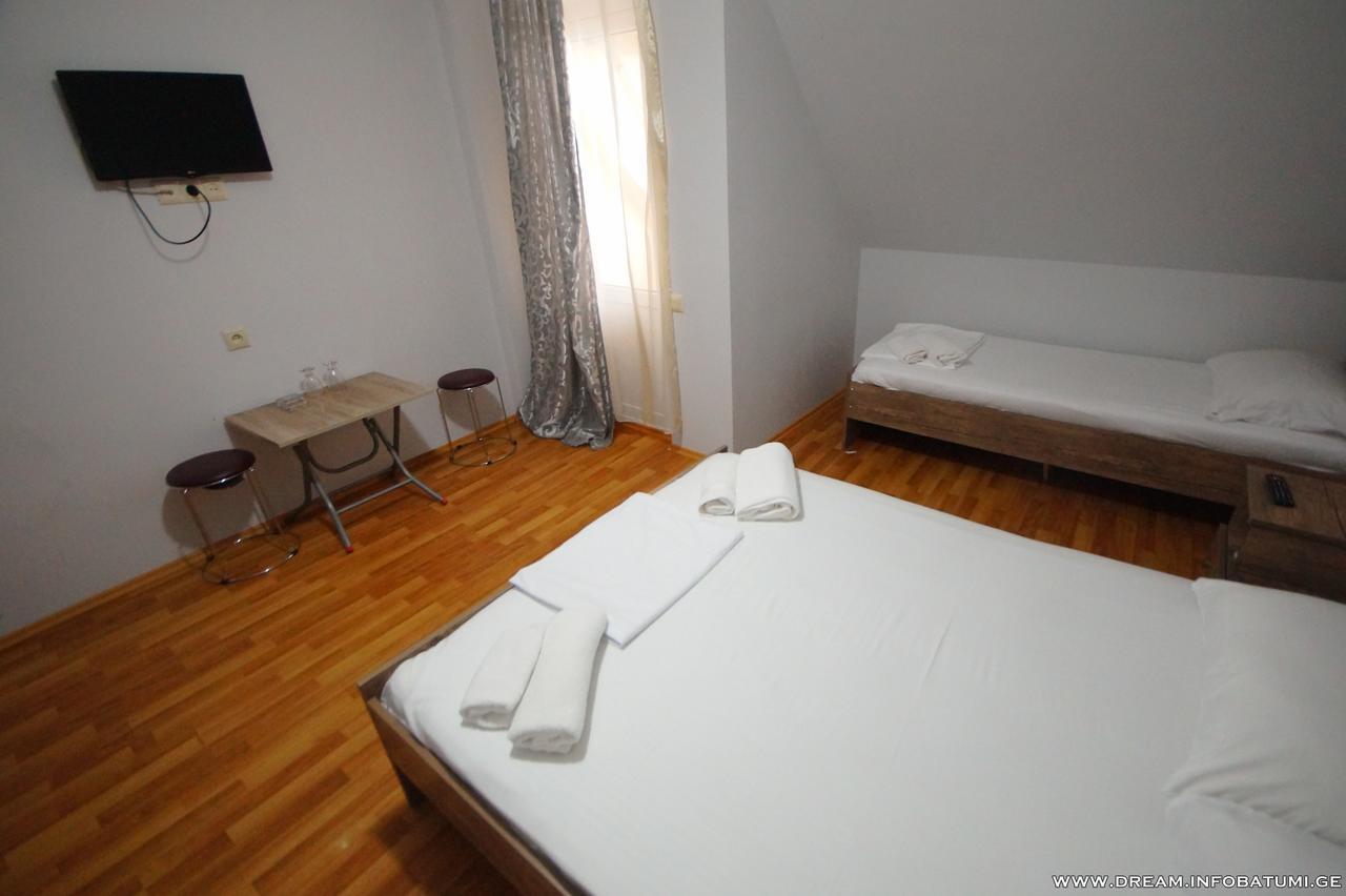 Dream Hotel Batoumi Extérieur photo