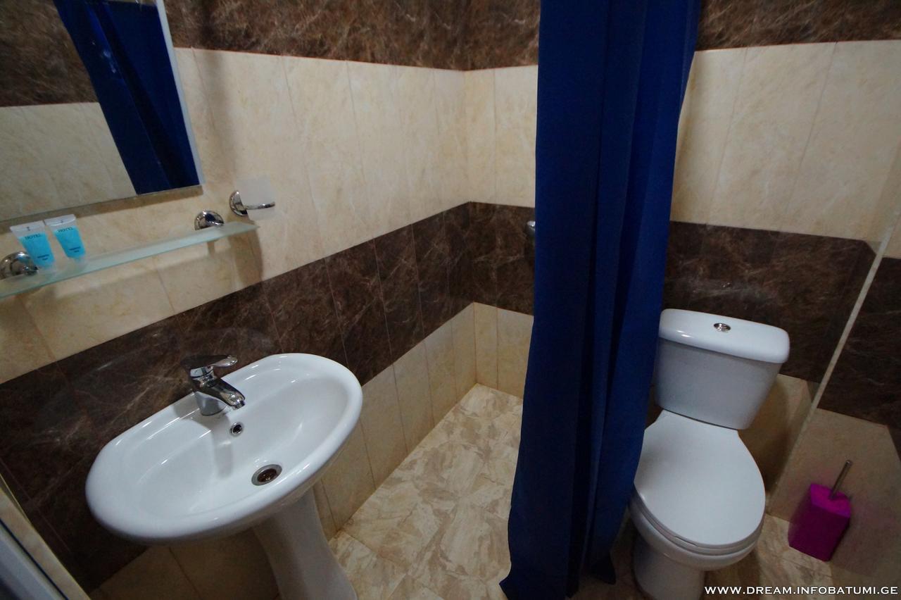 Dream Hotel Batoumi Extérieur photo