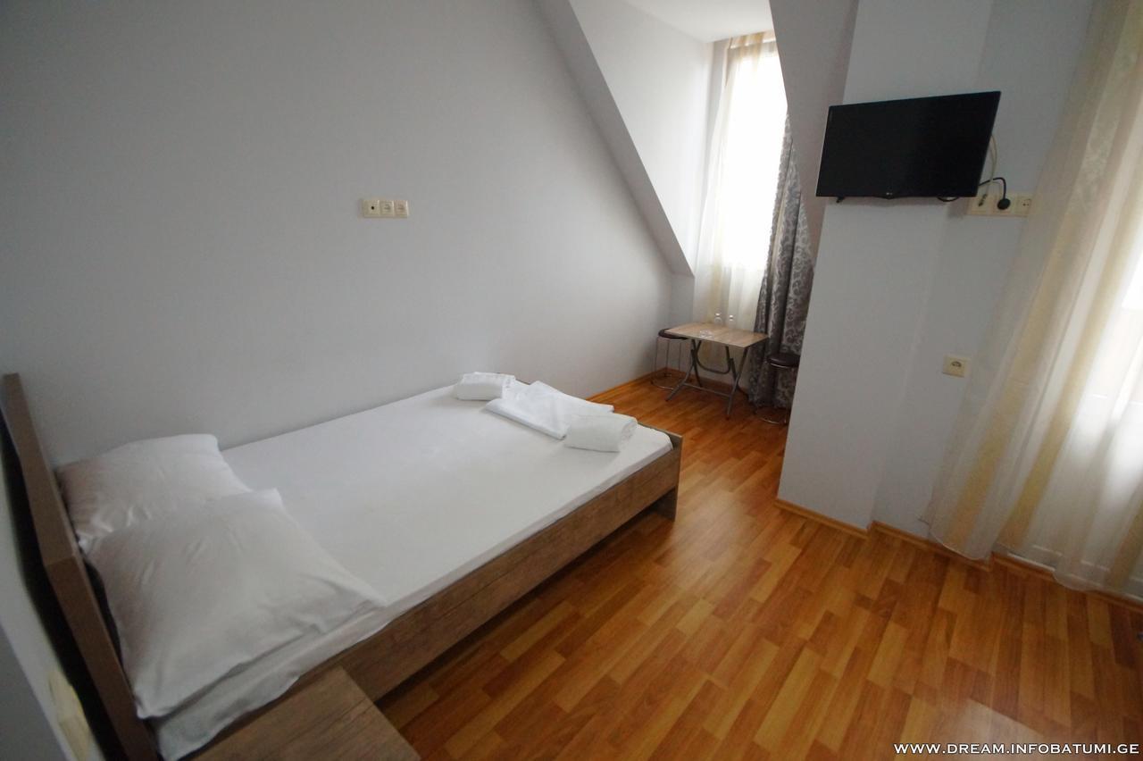 Dream Hotel Batoumi Extérieur photo